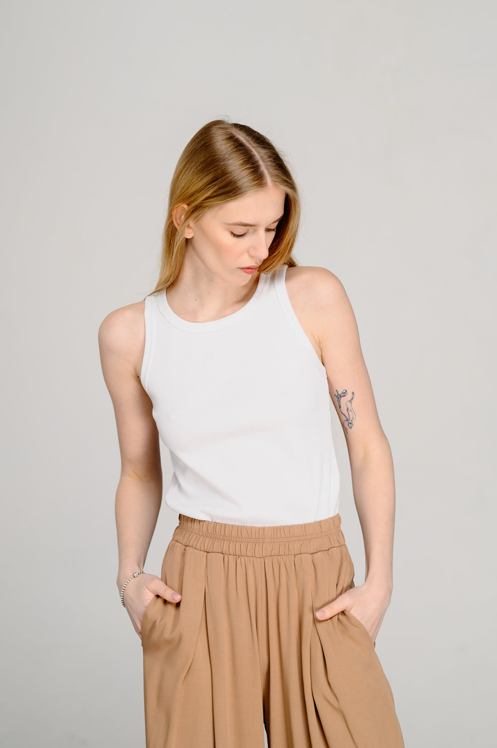 White basic ribbed tank top