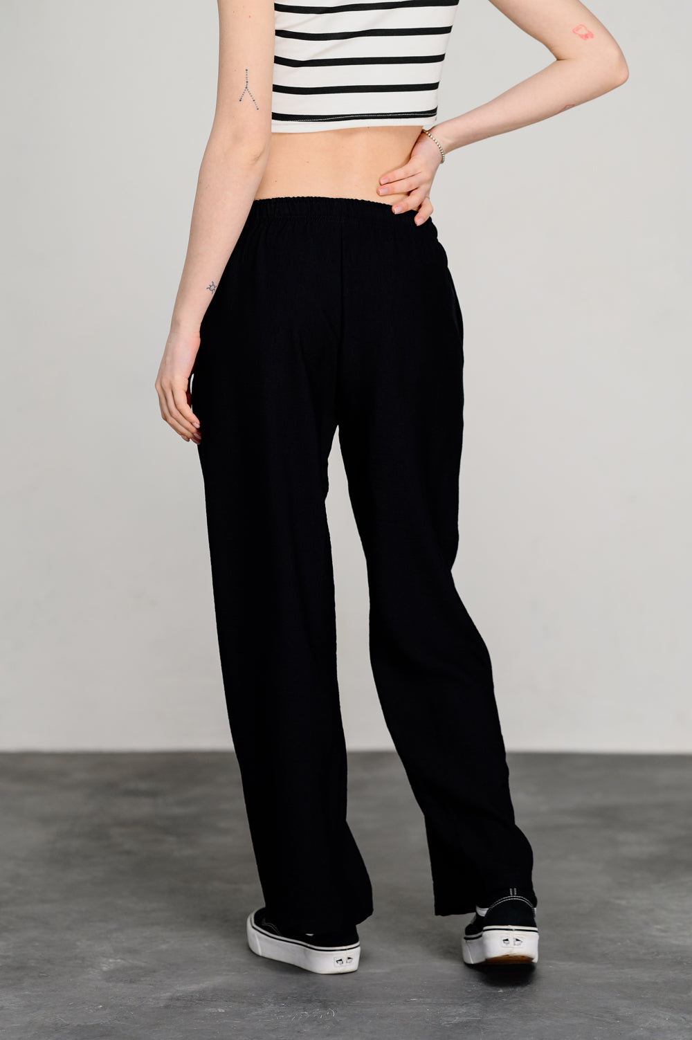 Black loose pants with elastic