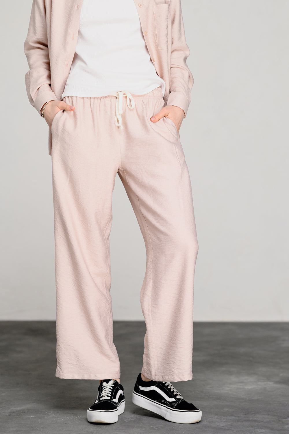 Loose pants with elastic in "Powder" color