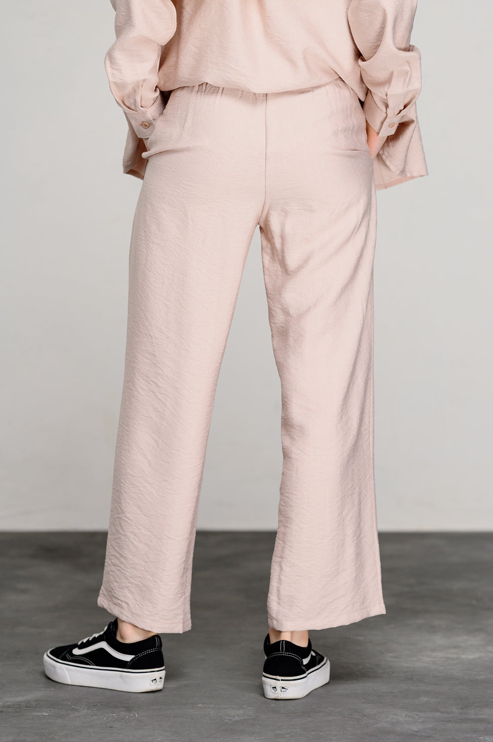 Loose pants with elastic in "Powder" color