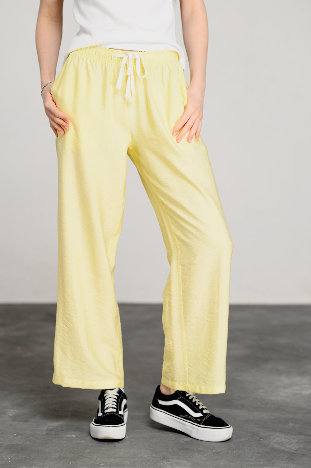 Pantalón suelto amarillo con elástico