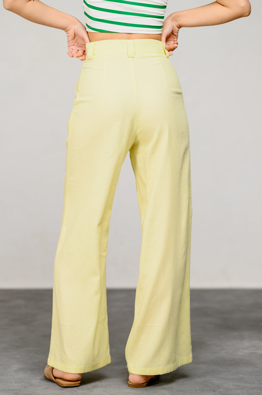 Pantaloni di lino al limone