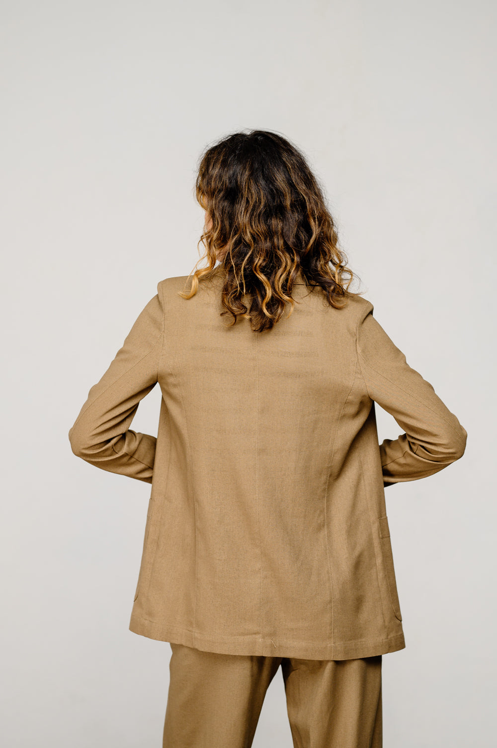 Linen jacket with buttons in color "Mocha"