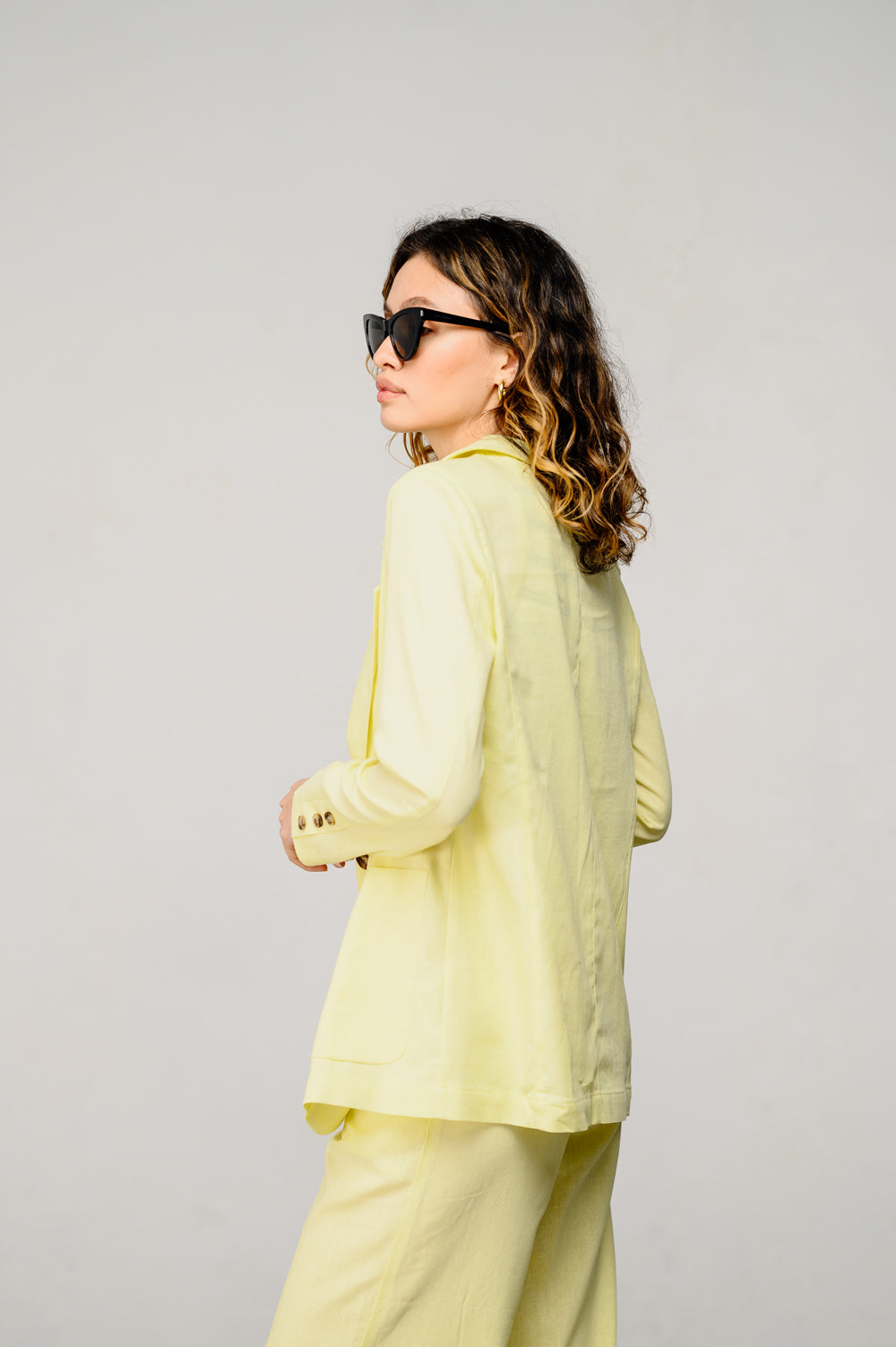 Lemon Button Linen Blazer