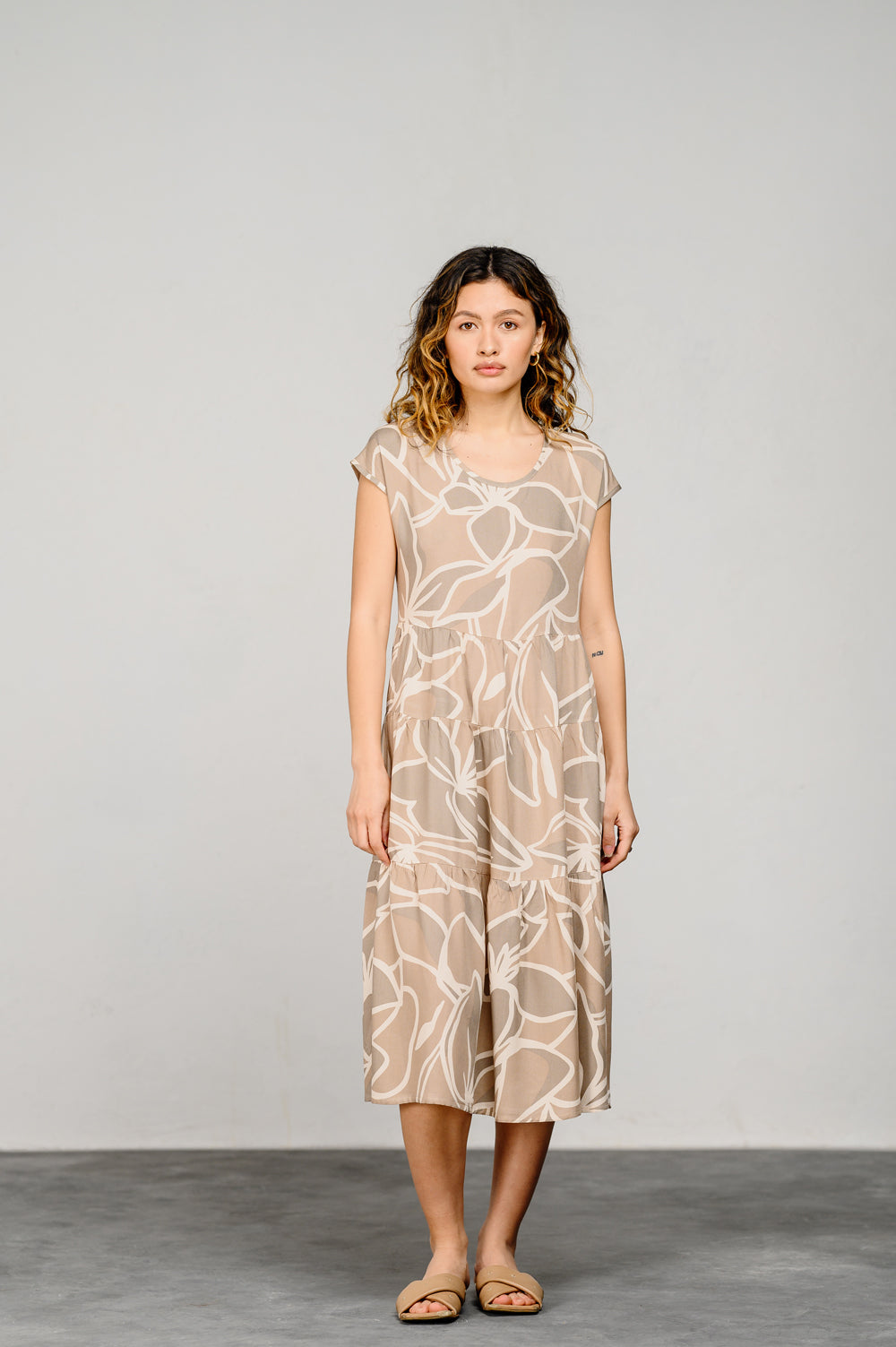 Robe longue à volants beige