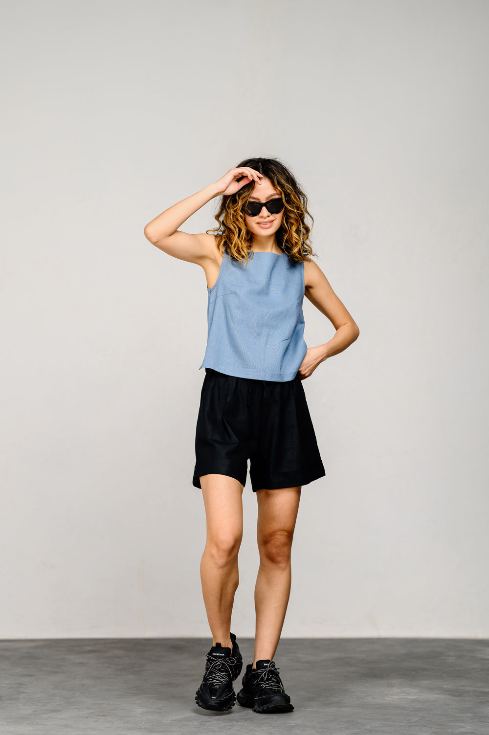 Top sans manches en lin gris-bleu