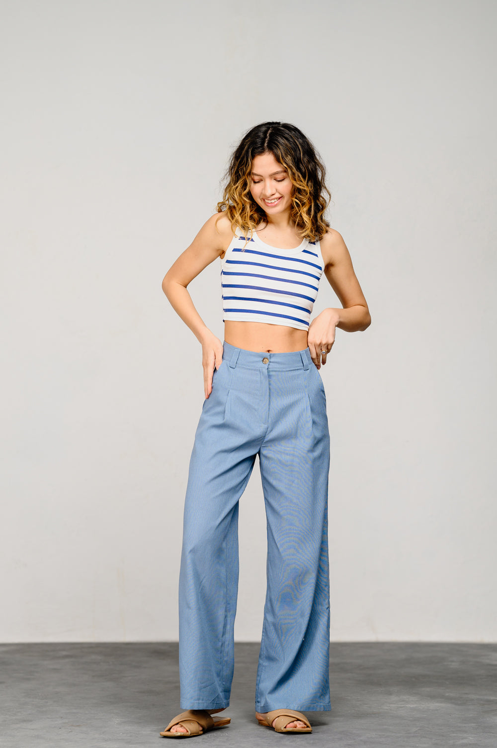 Top corto di cotone a righe in denim