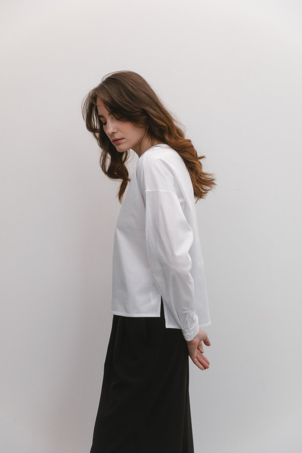 Camisa blanca de ajuste holgado