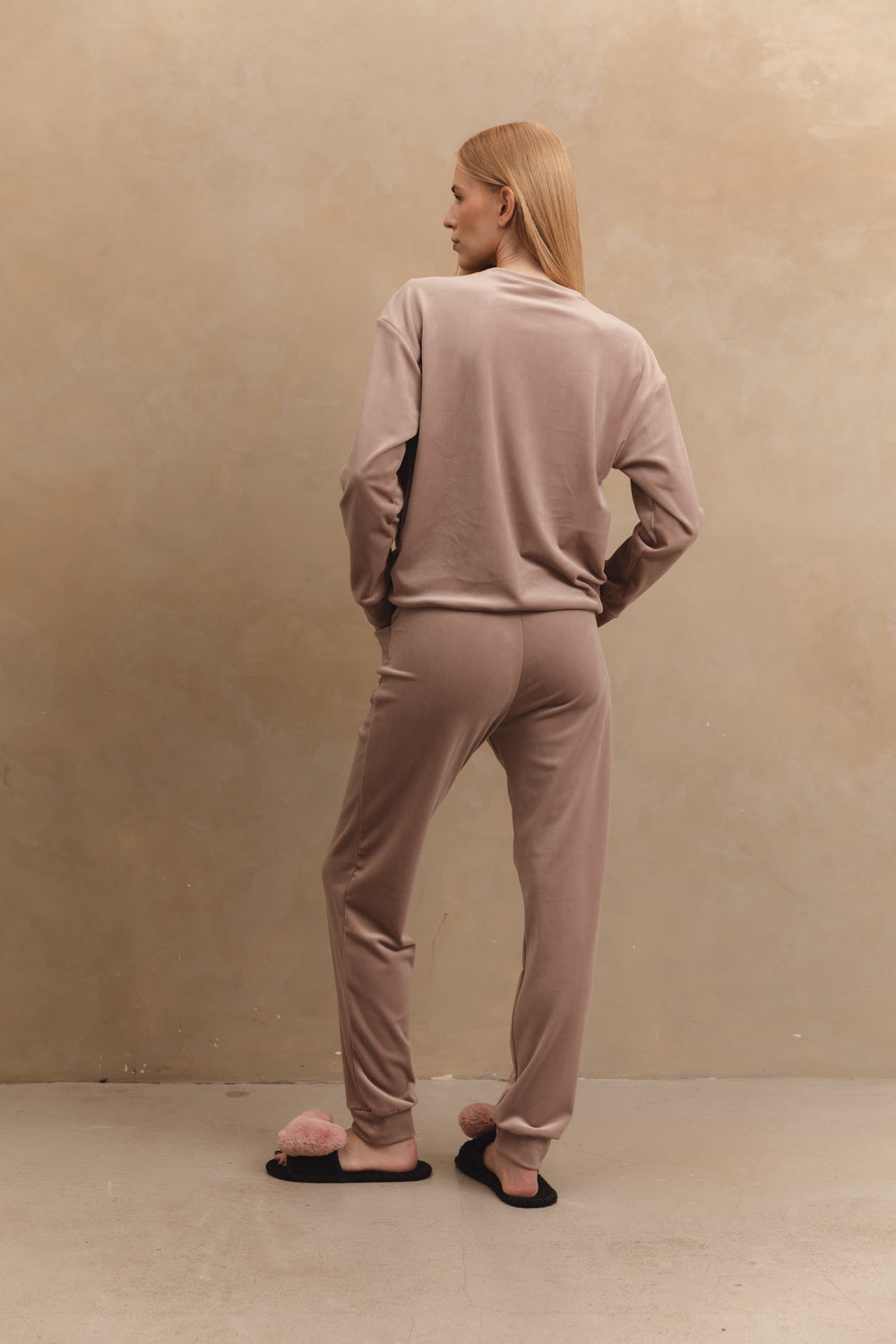 Velor suit in the shade "Cappuccino"