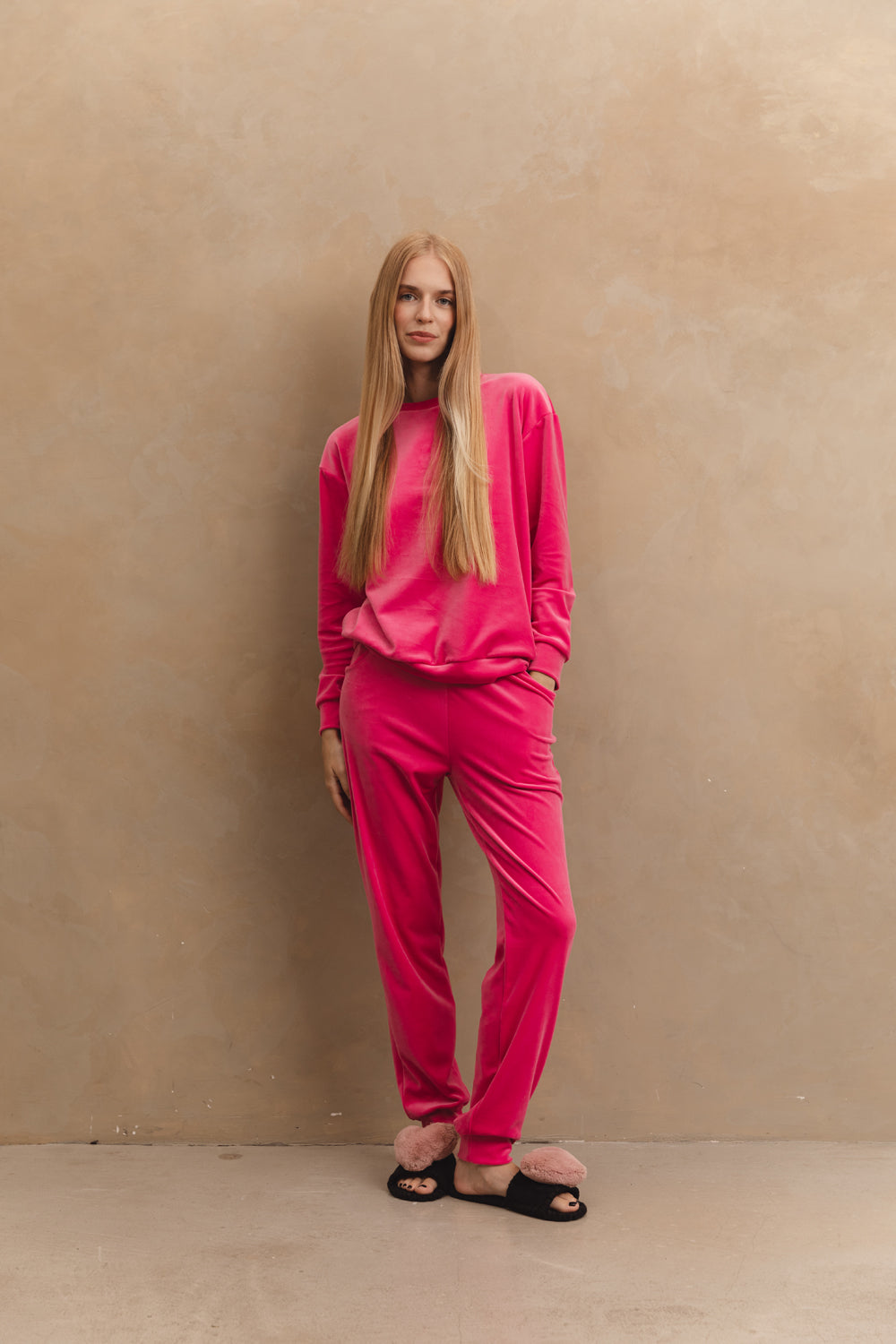 Velor suit in "Bubble Gum" shade