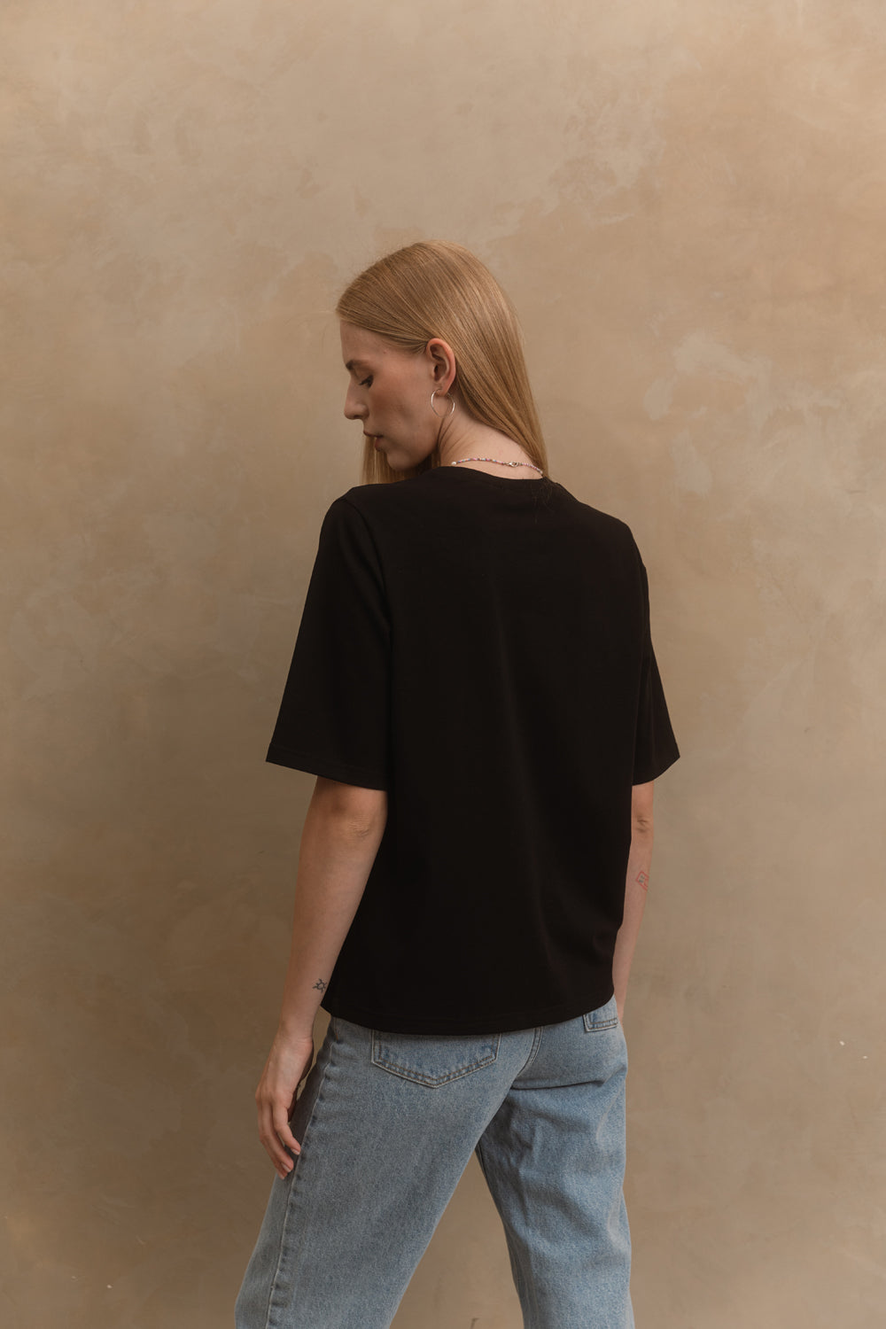 Schwarzes Basic T-Shirt mit Rundhals ausschnitt