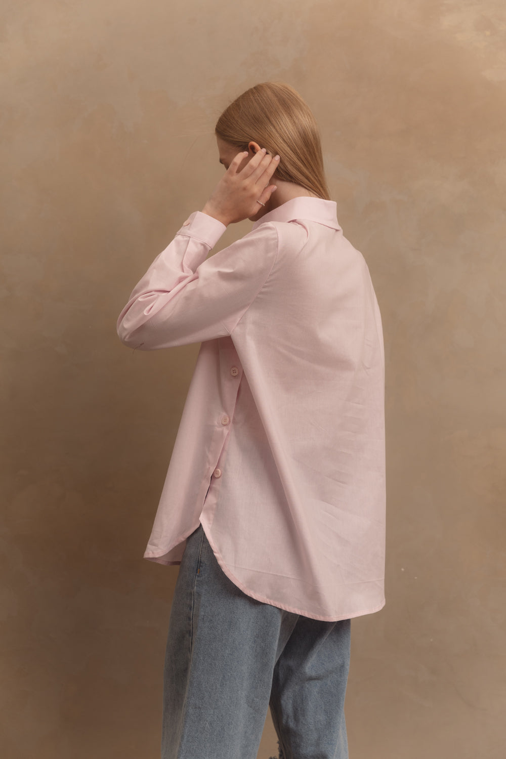 Pink cotton shirt with functional buttons on the sides