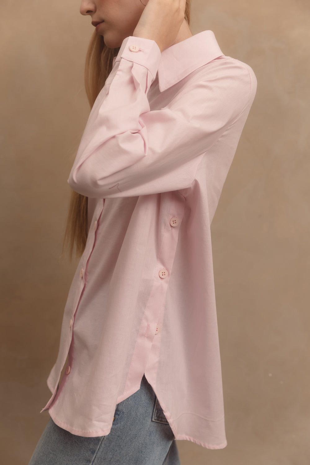 Pink cotton shirt with functional buttons on the sides