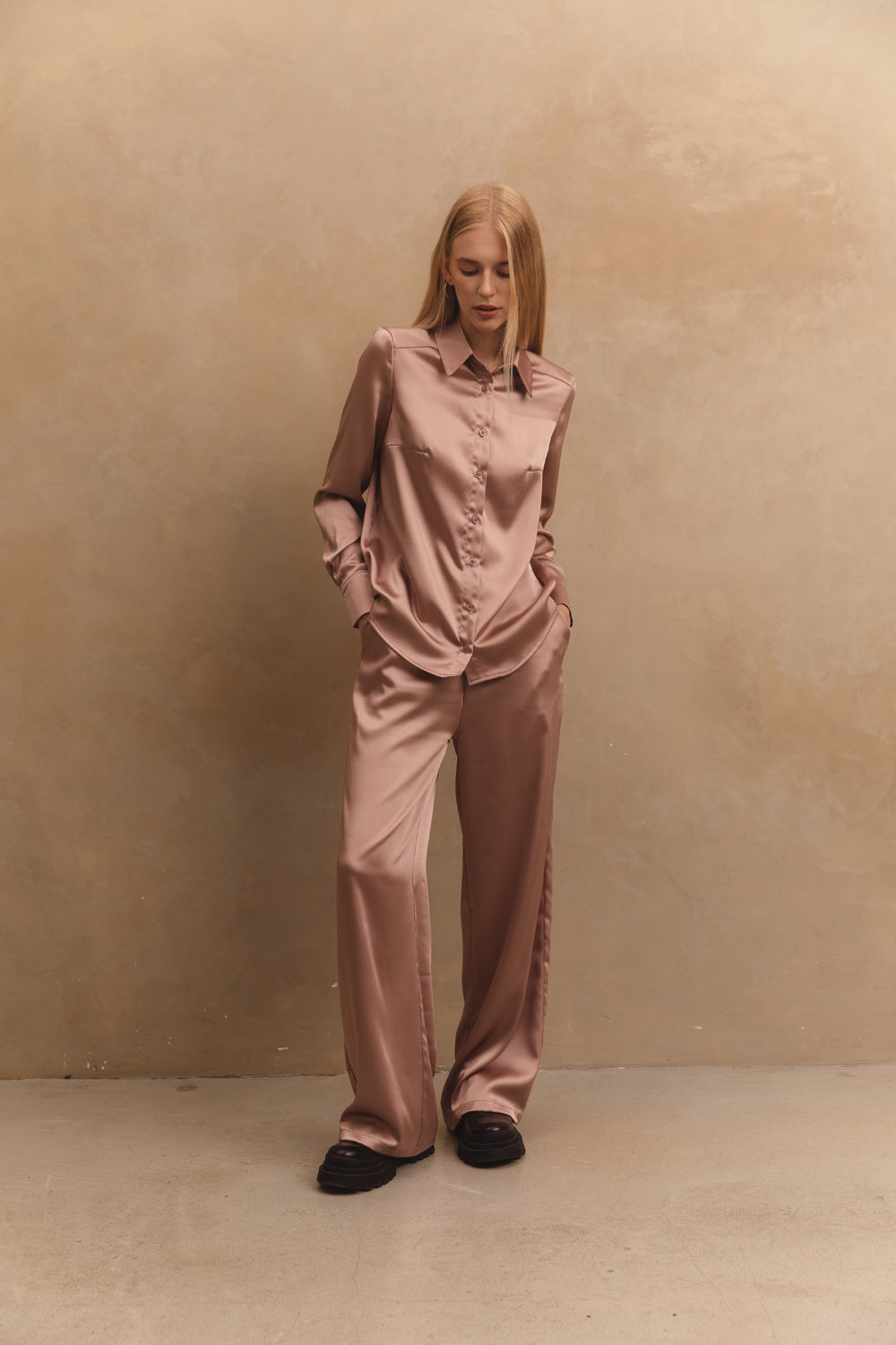 Stylish loose fit suit in "Powder" color