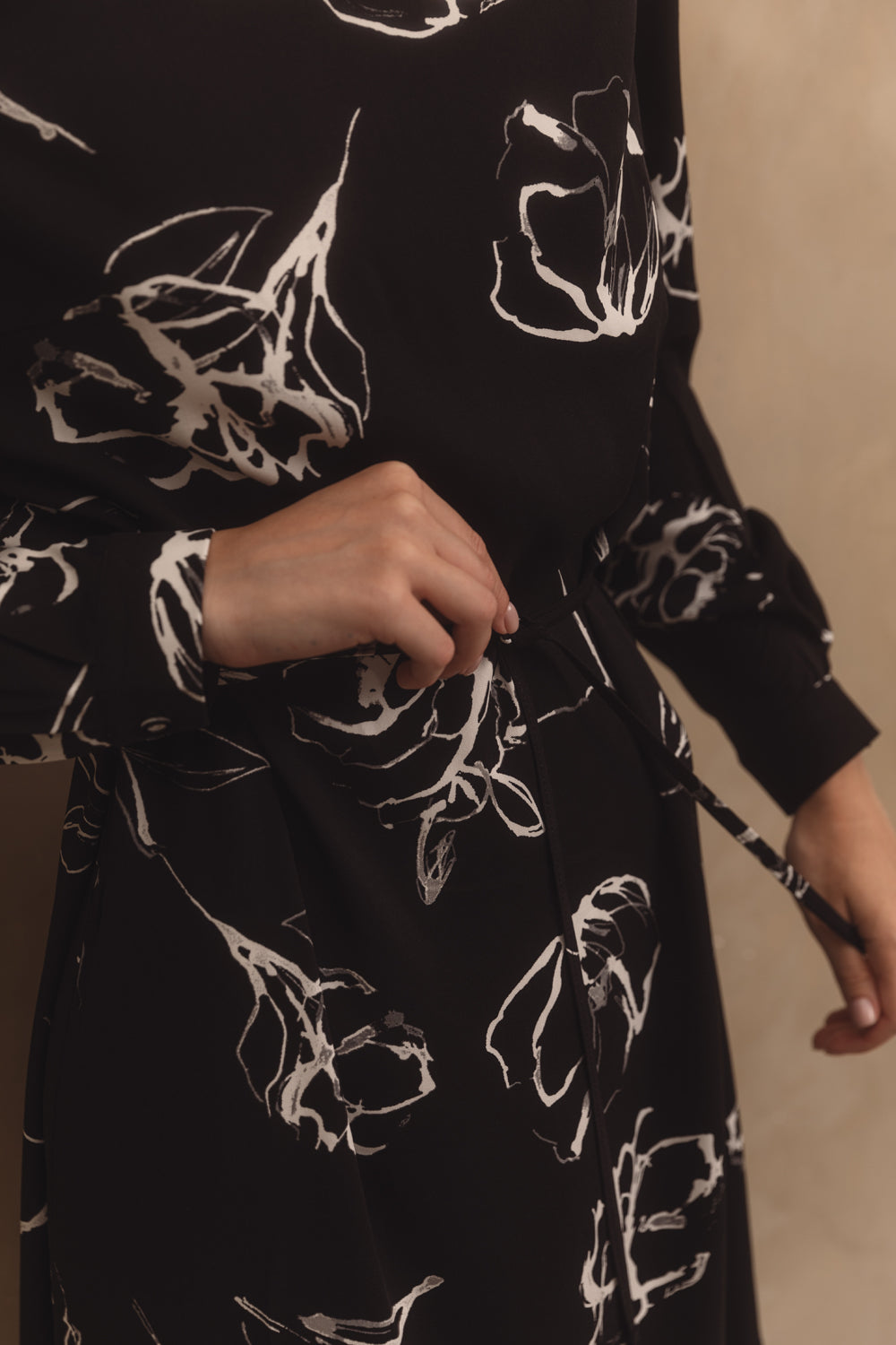 Midi kleid mit weißem Print