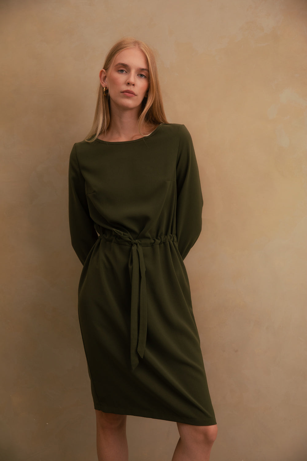 Straight dress with belt in "Khaki" color