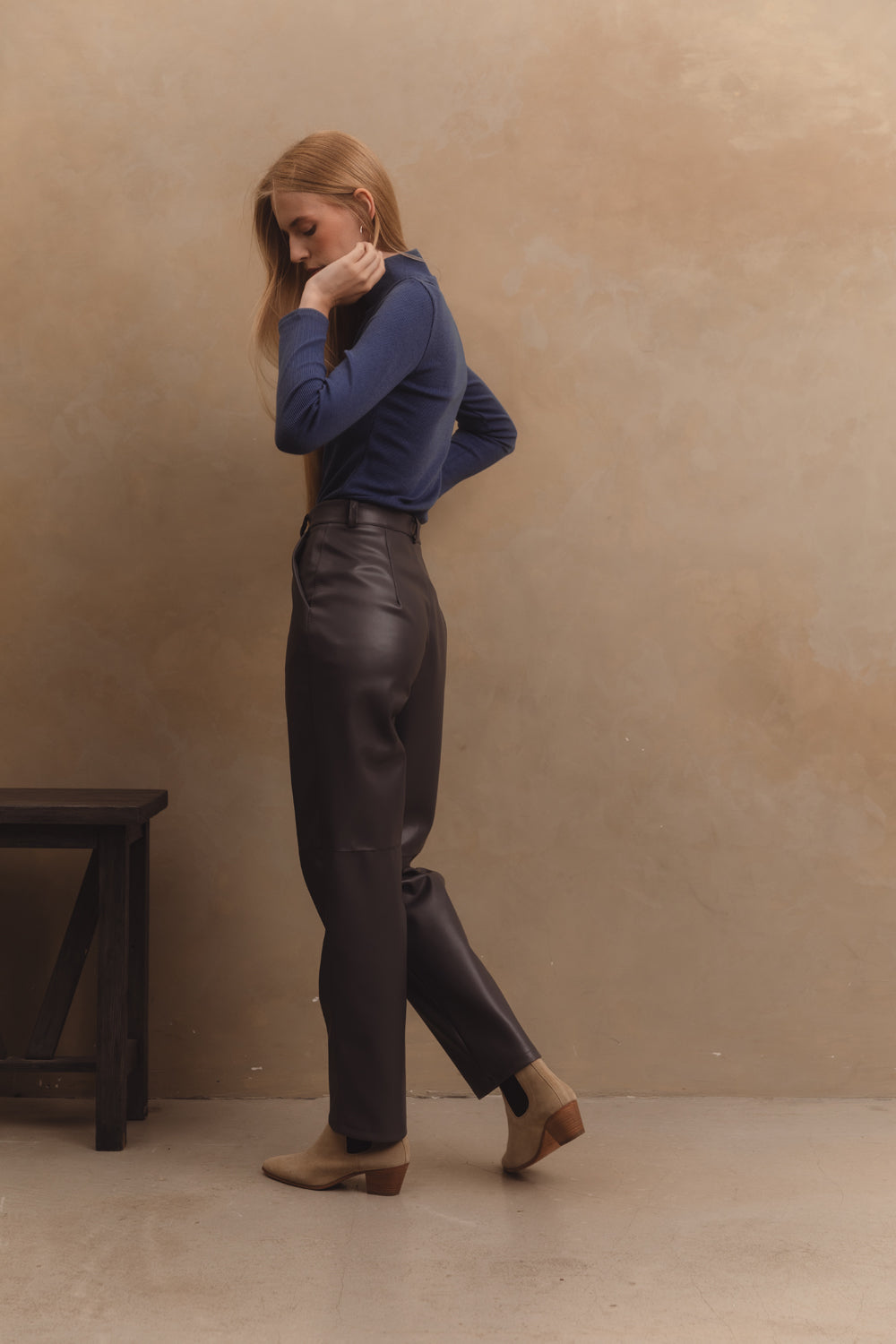 Eco-leather straight-leg trousers in "Graphite" color