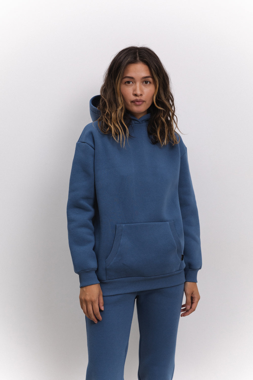 Blaues Sweatshirt mit Kapuze