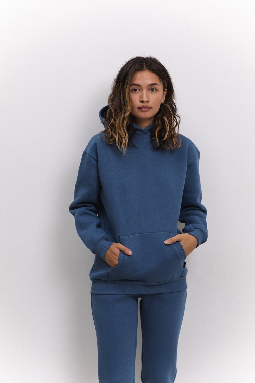 Sweat bleu avec capuche