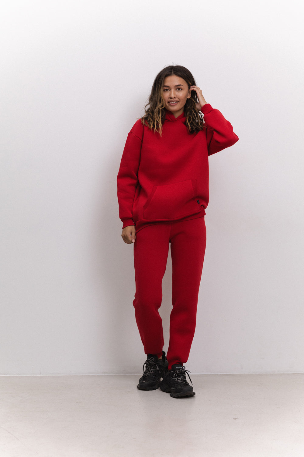 Rotes Sweatshirt mit Kapuze