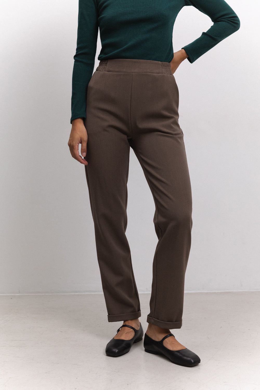 Trousers with pockets in Hazelnut color