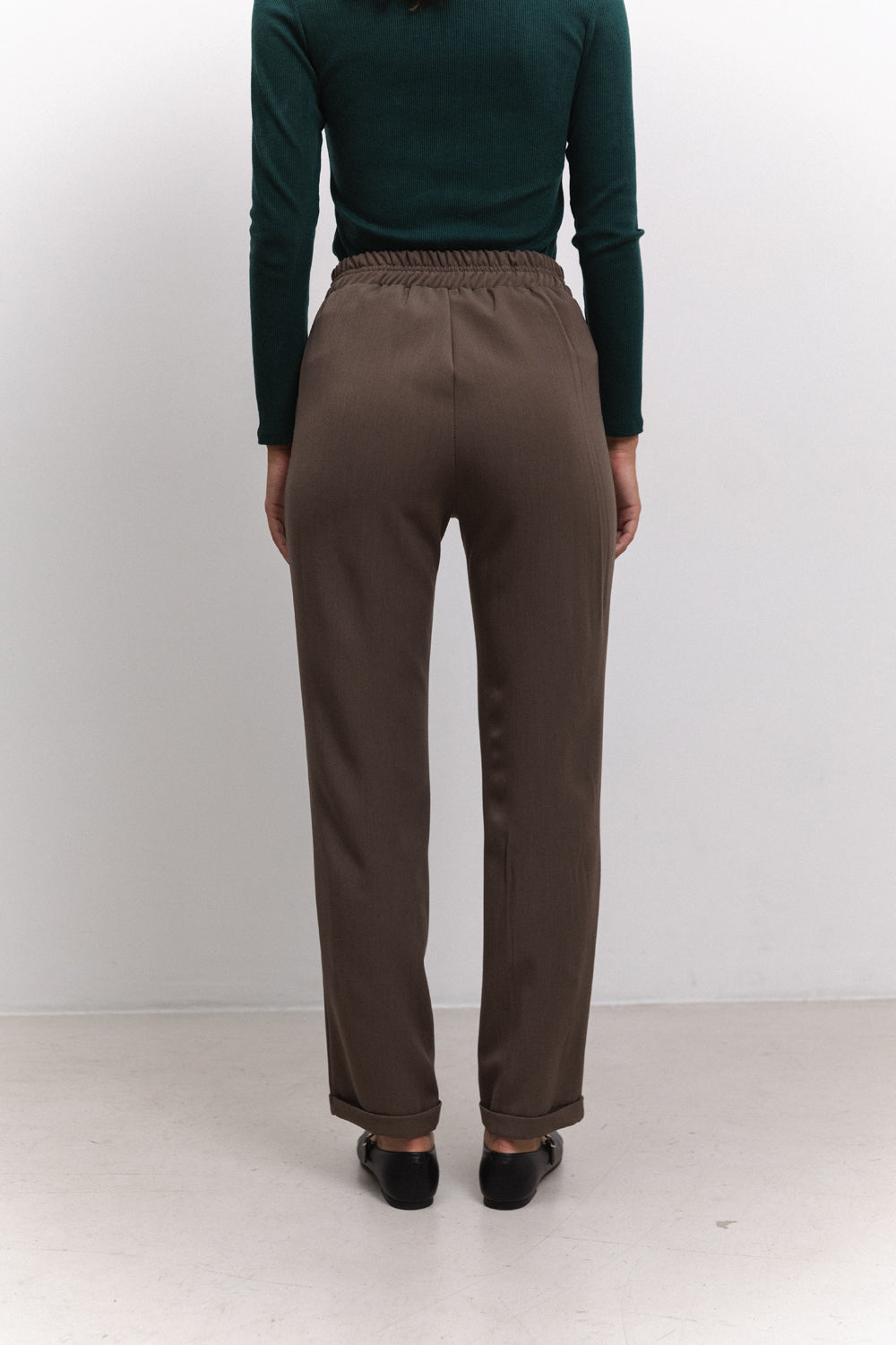 Trousers with pockets in Hazelnut color