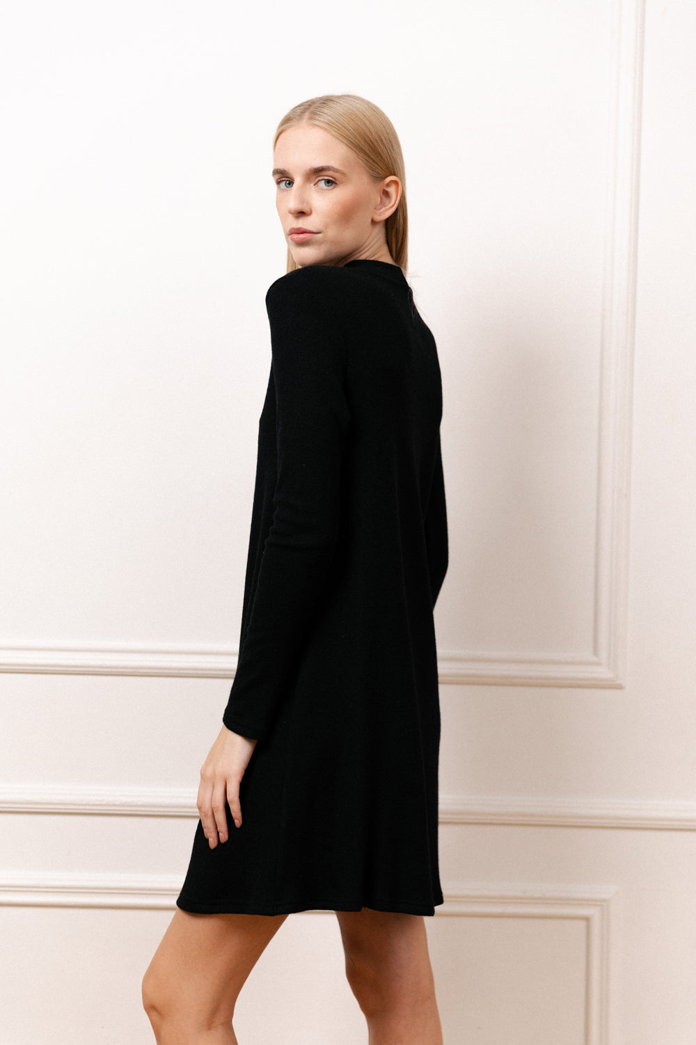 Robe noire en tricot