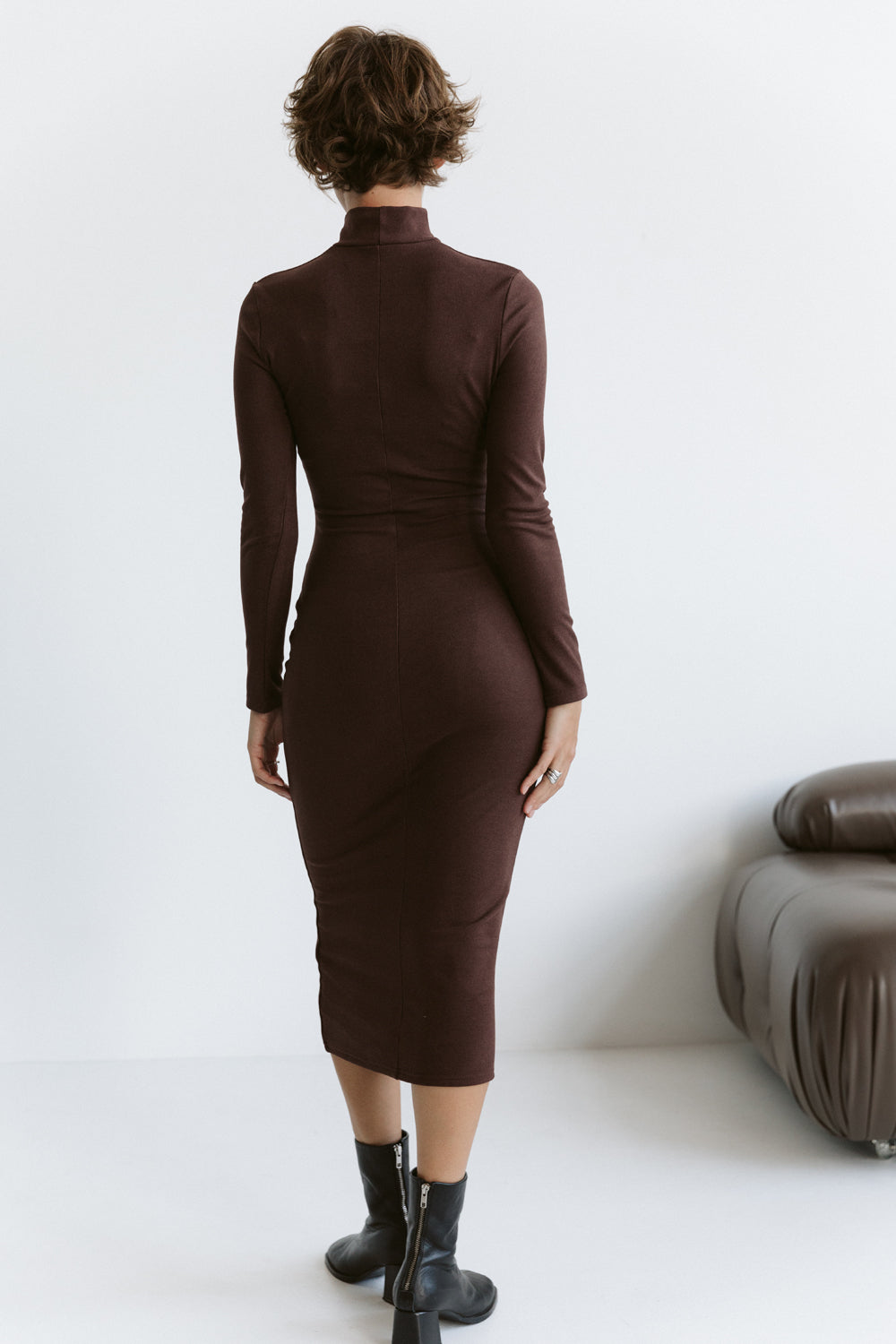 Robe Midi Silhouette Chocolat à Manches Longues