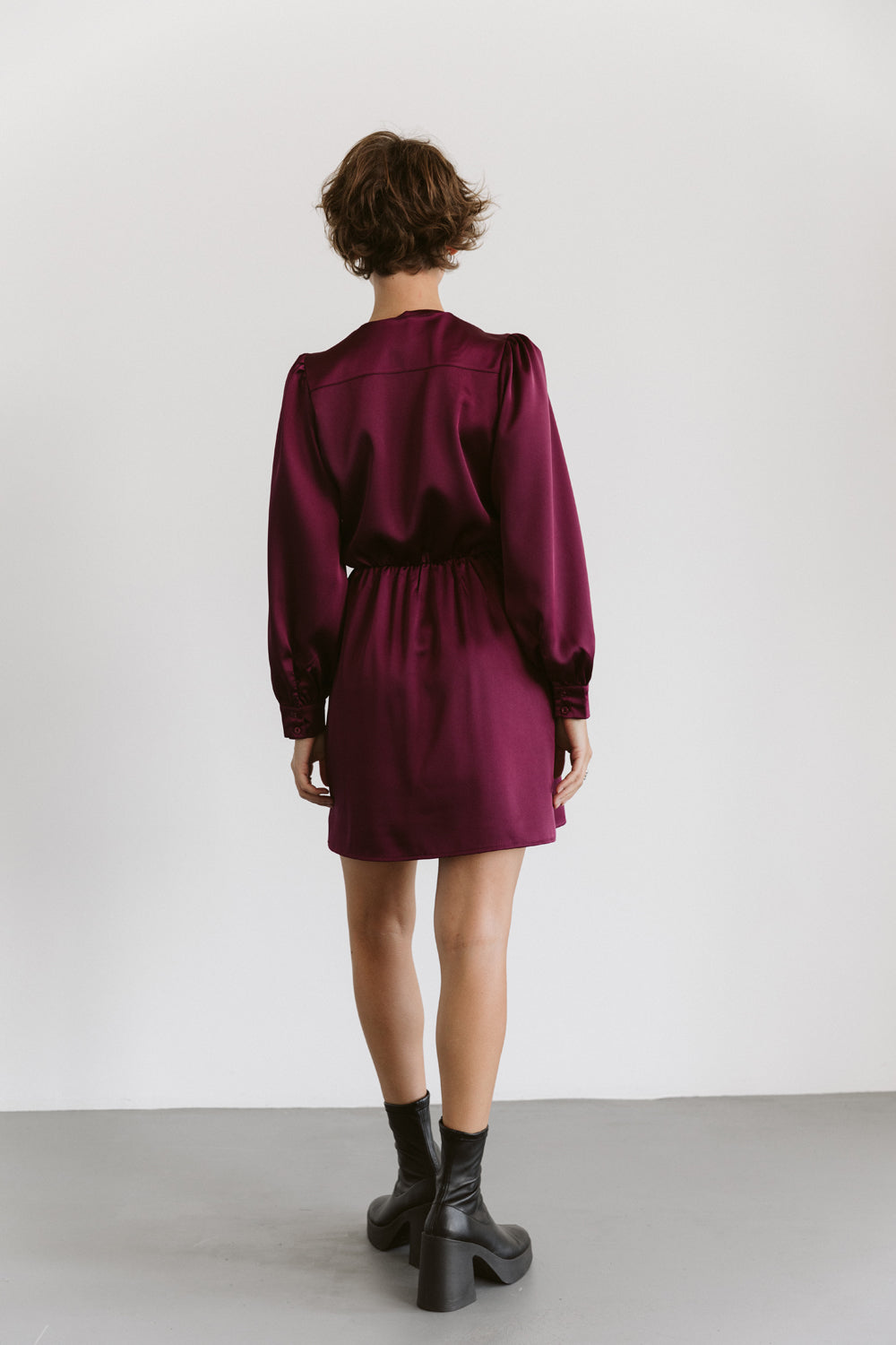 Elegantes Kleid mit elastischer Taille in Burgund