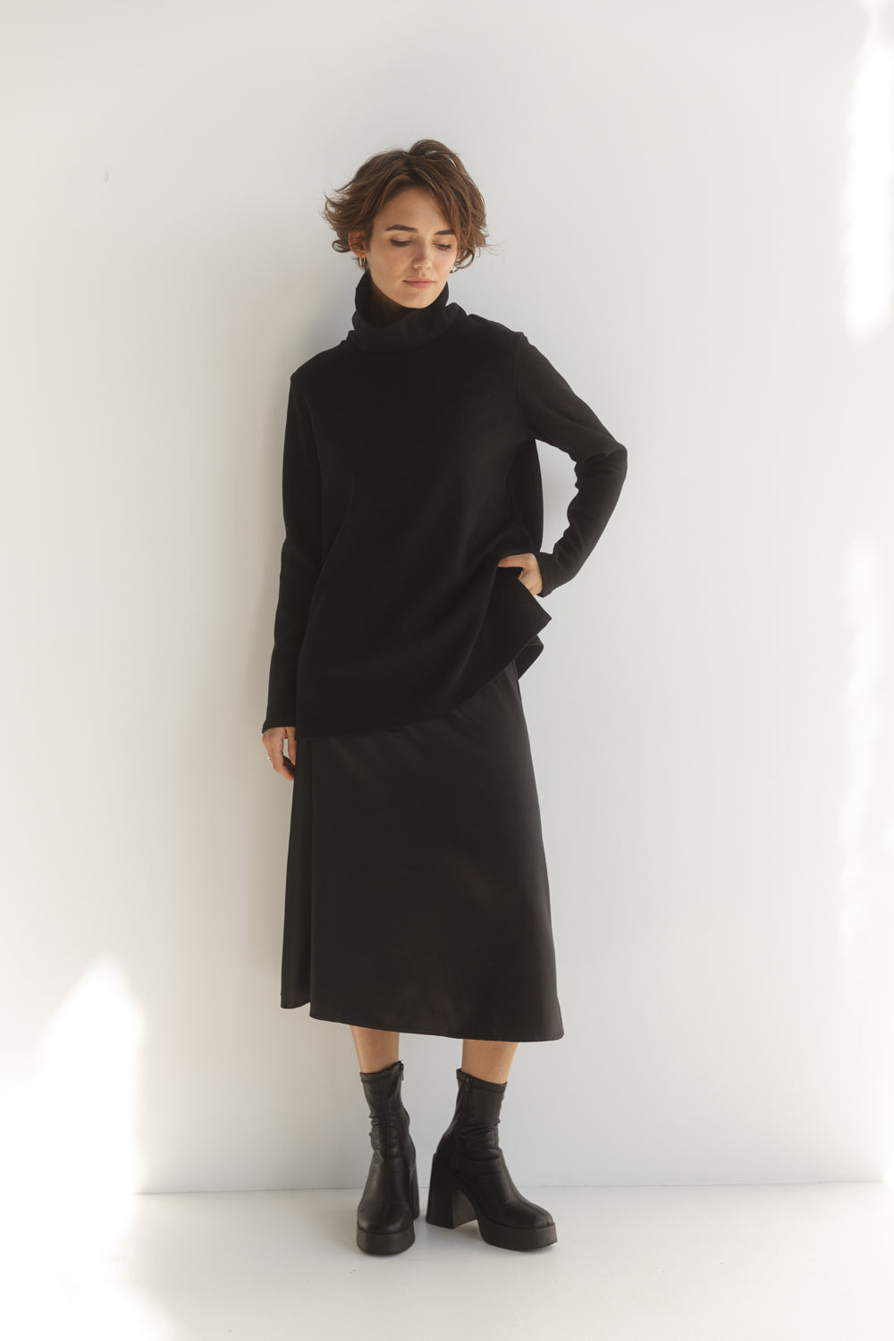 Pull oversize noir en maille avec fentes latérales