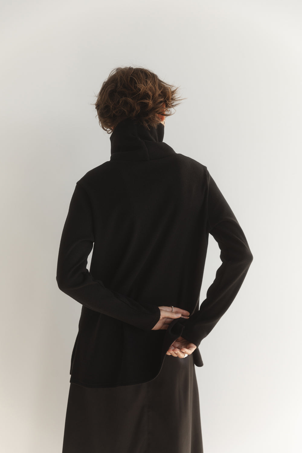 Pull oversize noir en maille avec fentes latérales