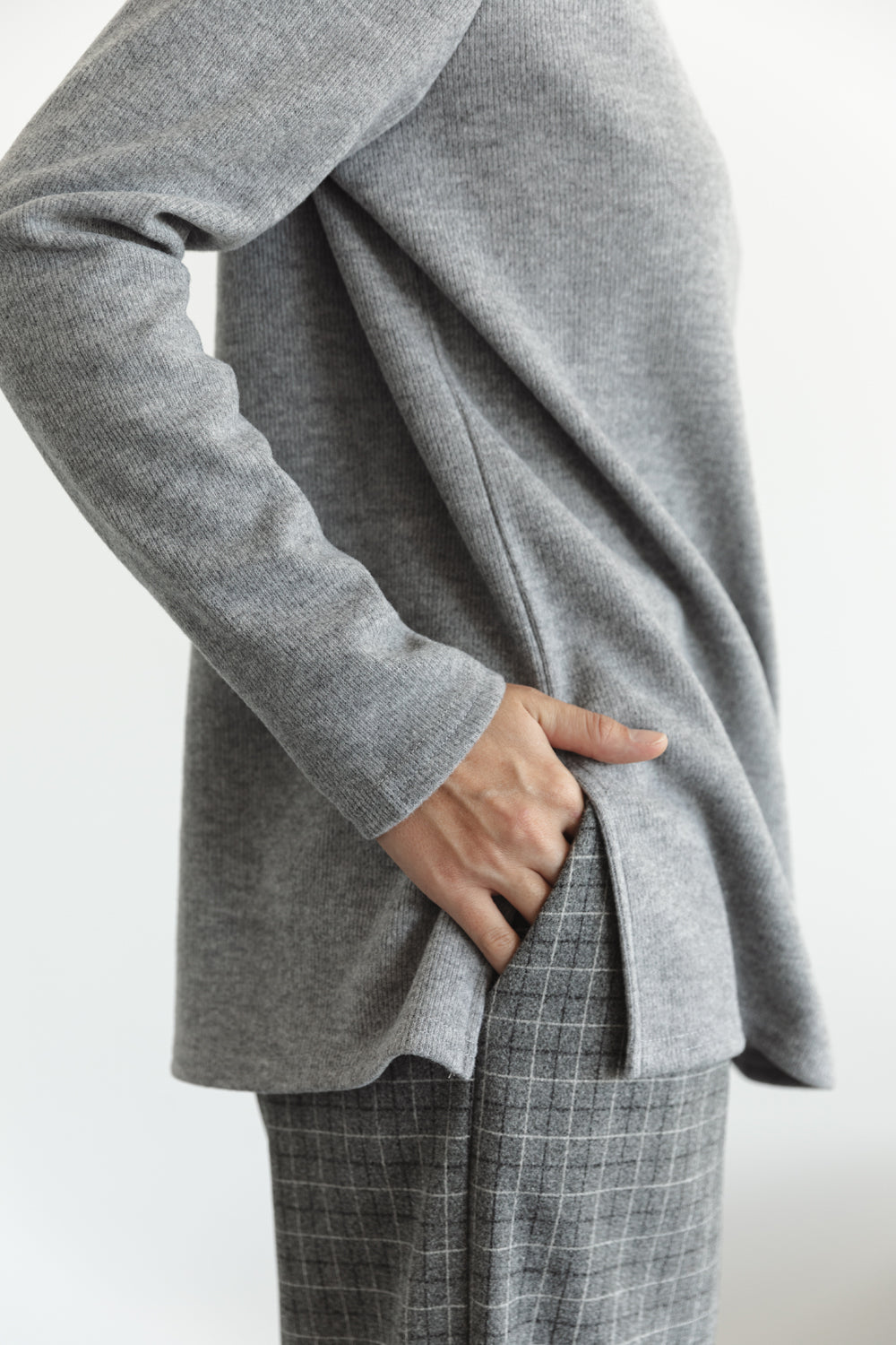 Pull gris oversize en maille avec fentes latérales