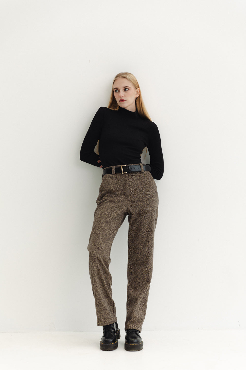 Pantalon droit chaud de couleur noisette