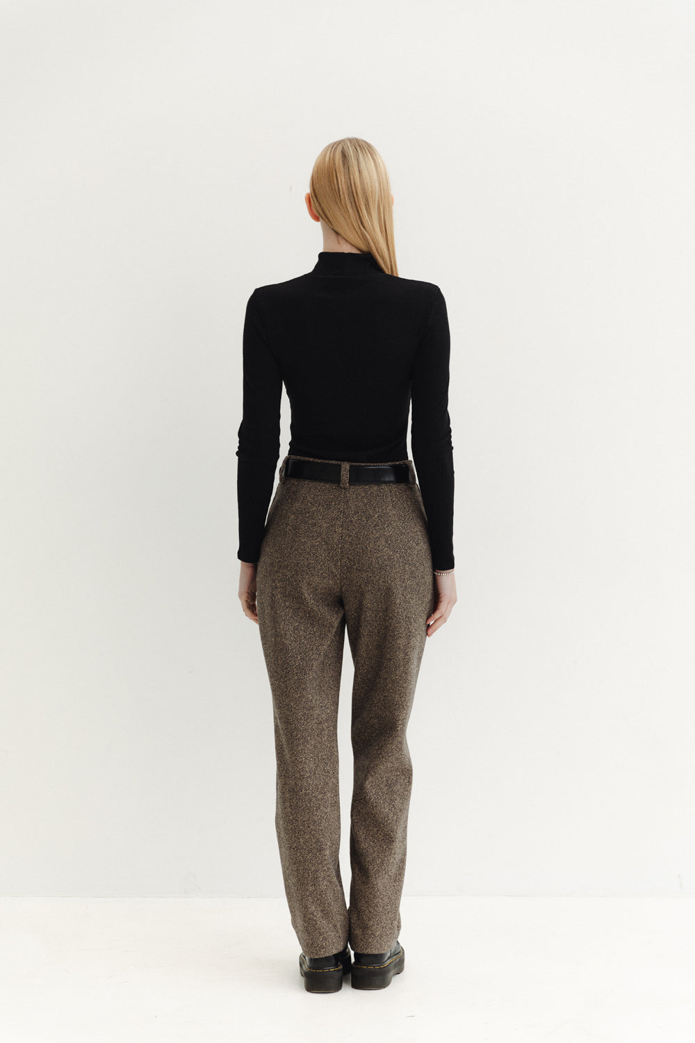 Pantalon droit chaud de couleur noisette