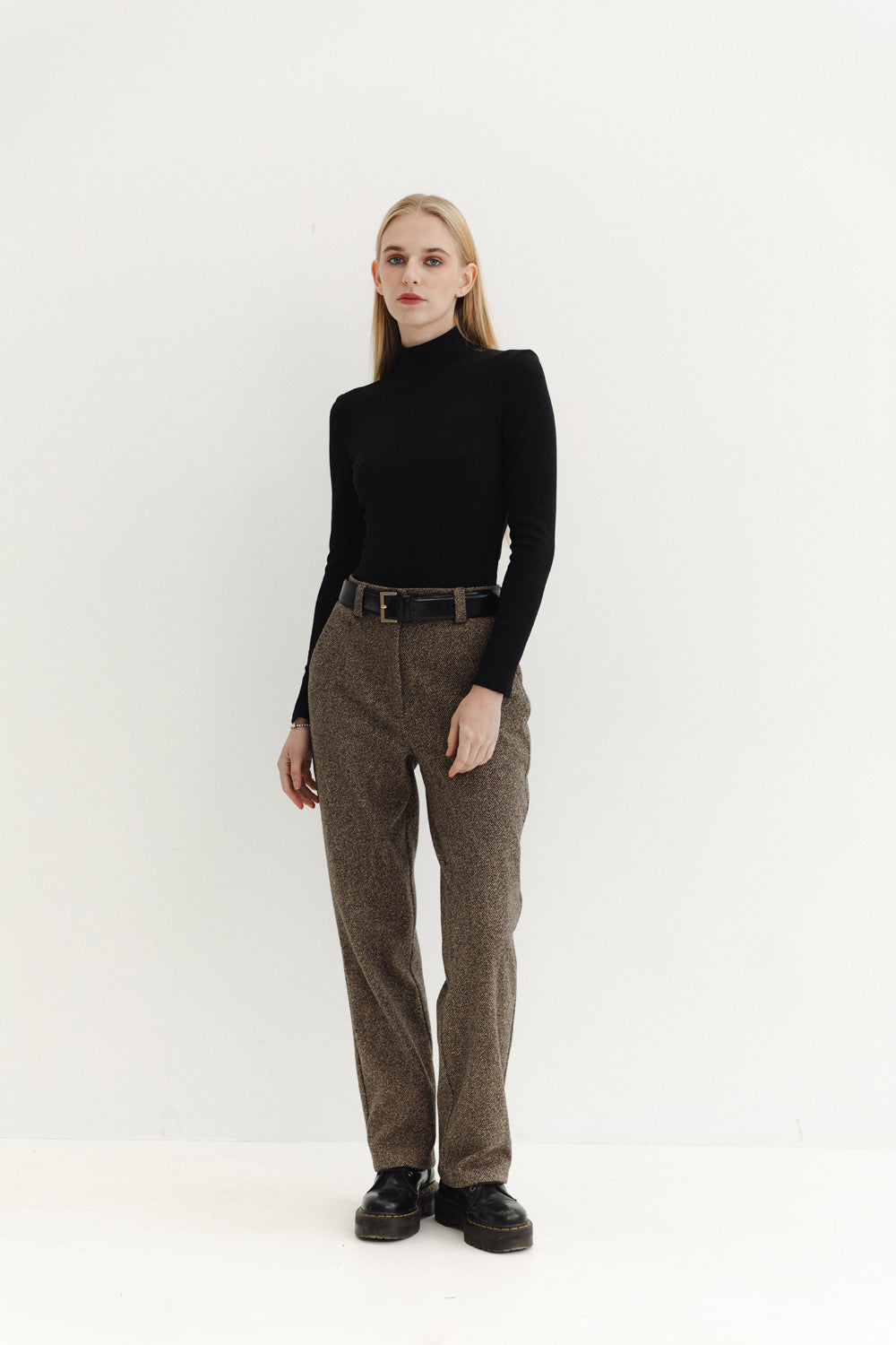 Pantalon droit chaud de couleur noisette