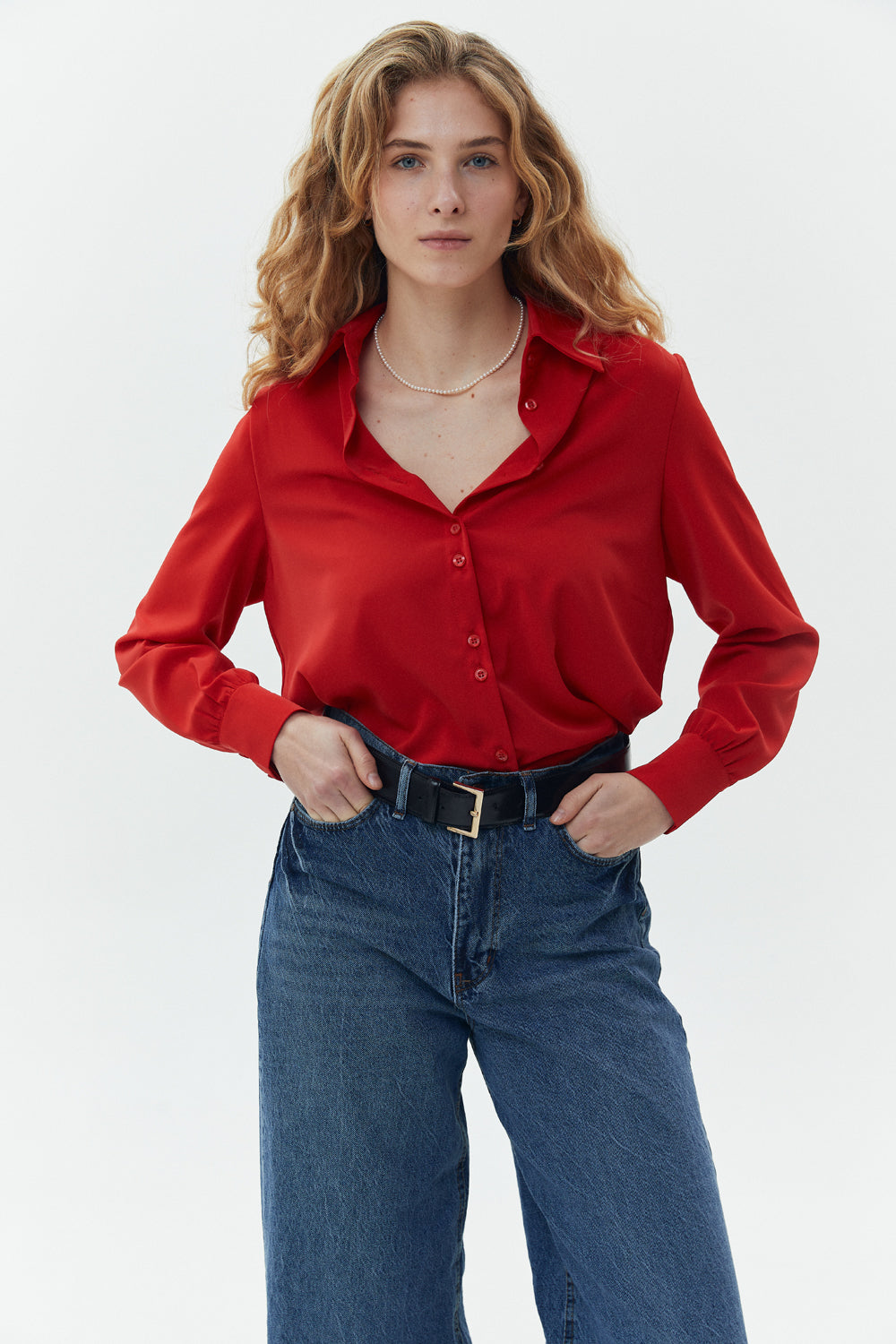 Blouse rouge boutonnée