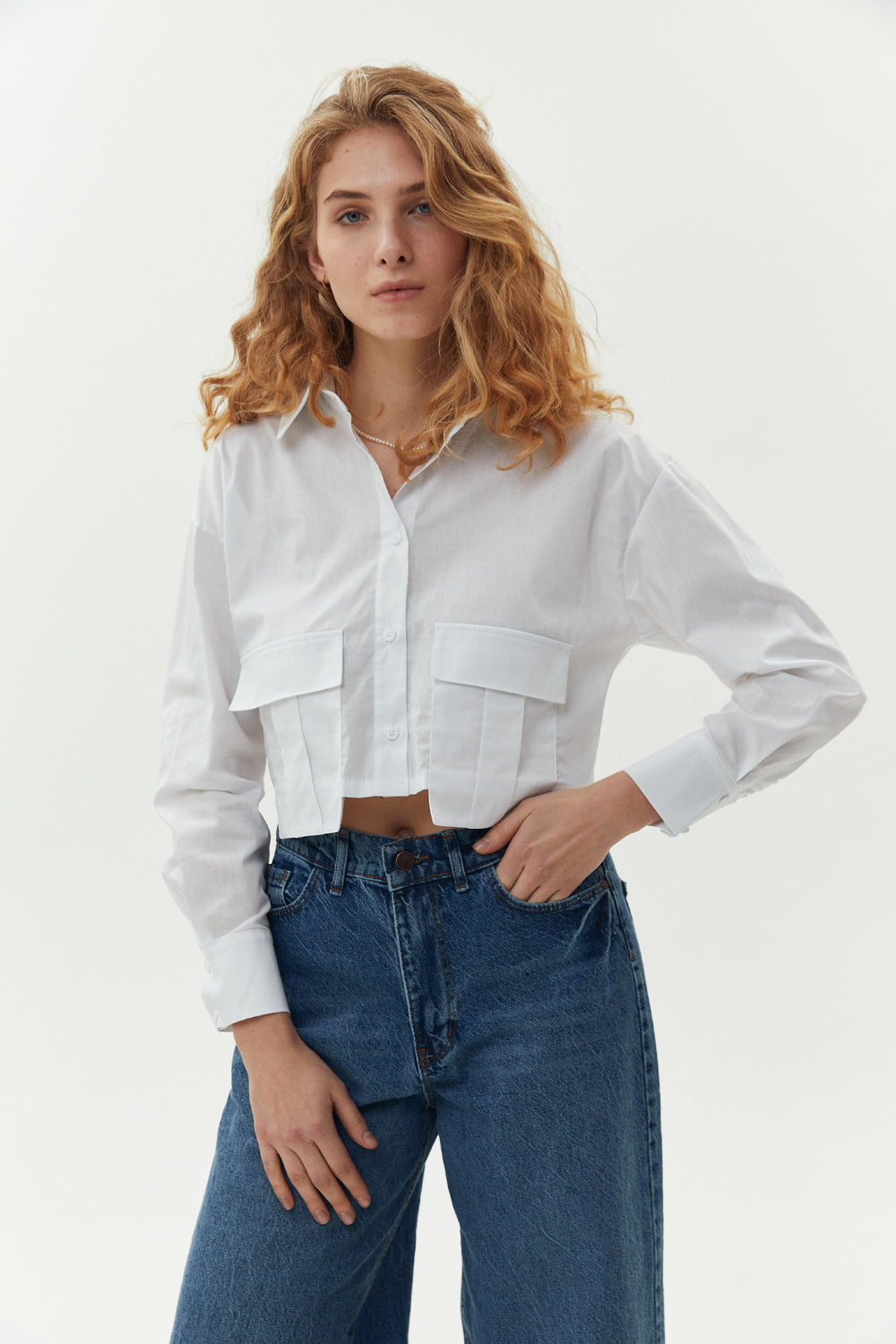 Chemise blanche cropped avec poches plaquées