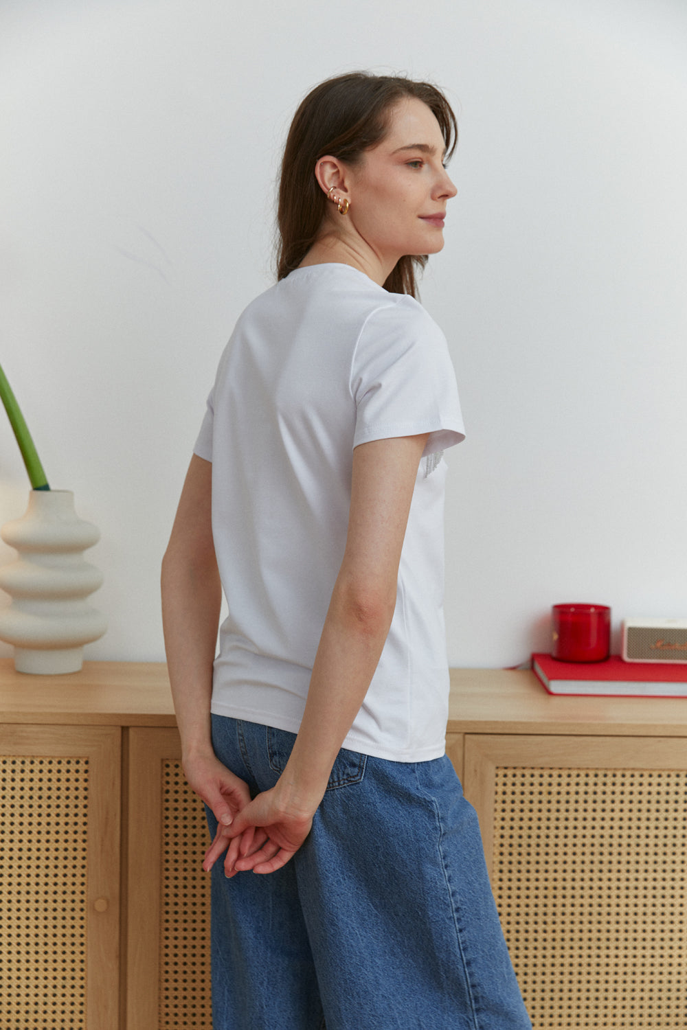 White T-shirt with cut-out chest decorated with fringed silver beads