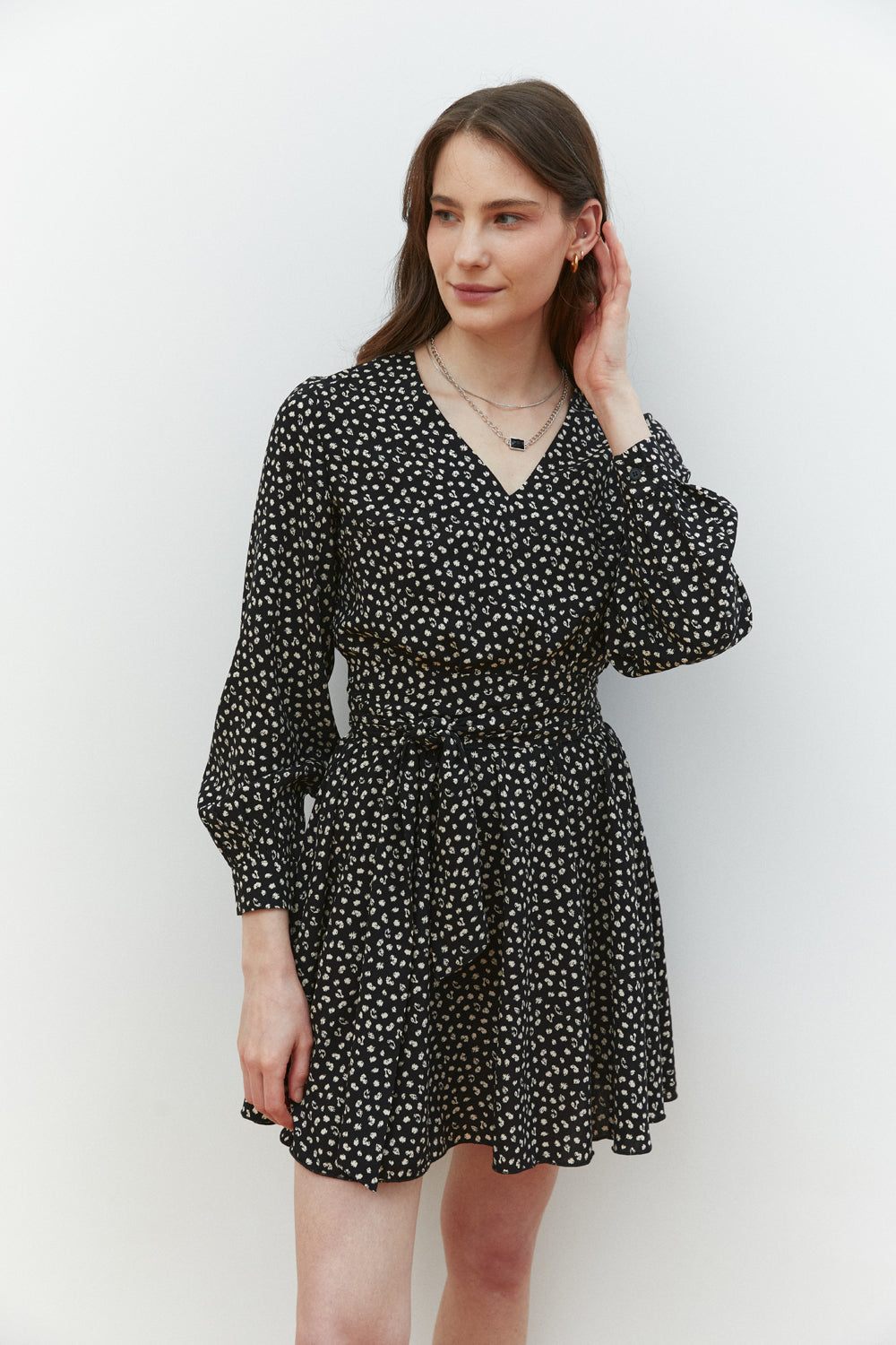 Mini robe swing noire avec taille élastiquée