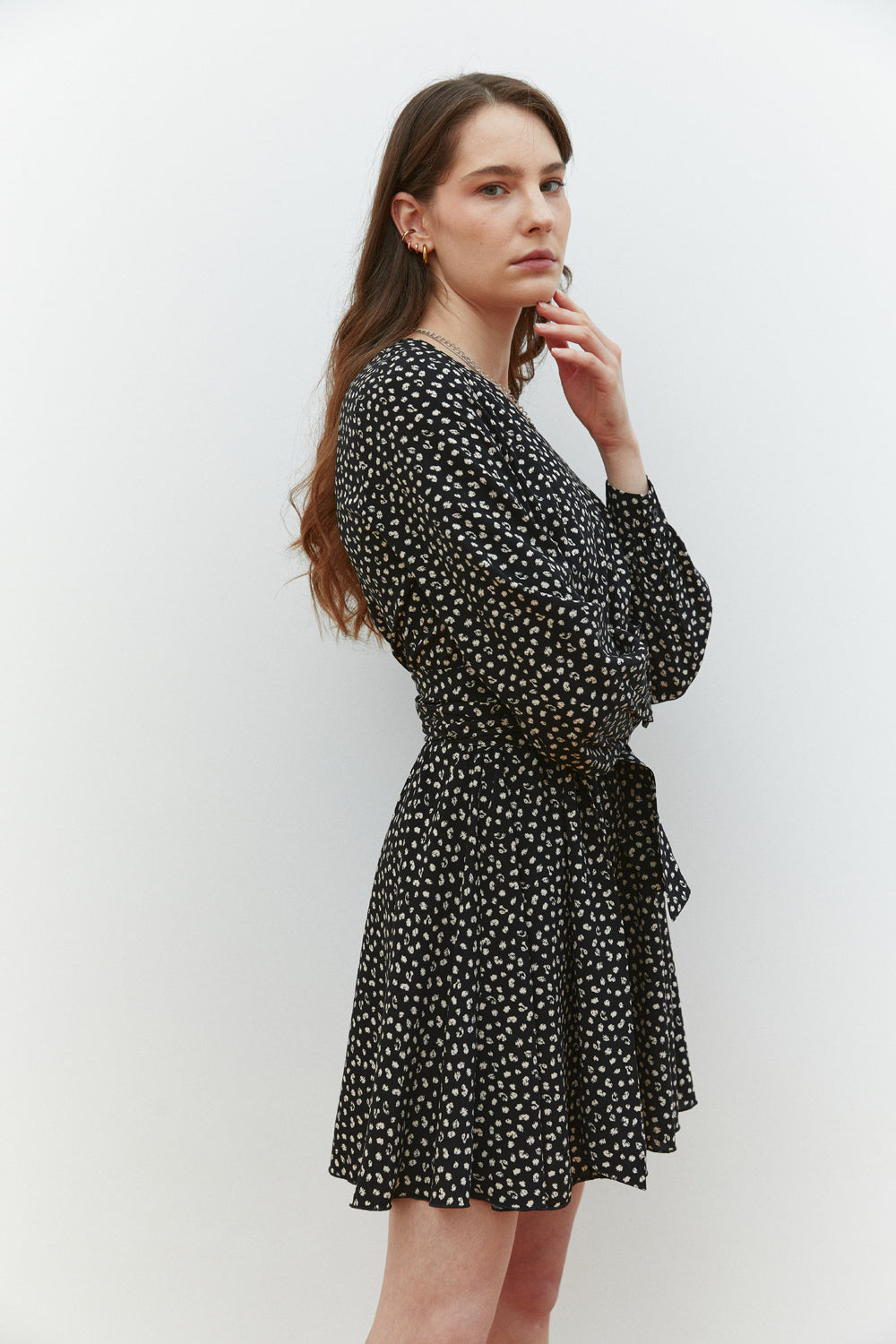 Mini robe swing noire avec taille élastiquée