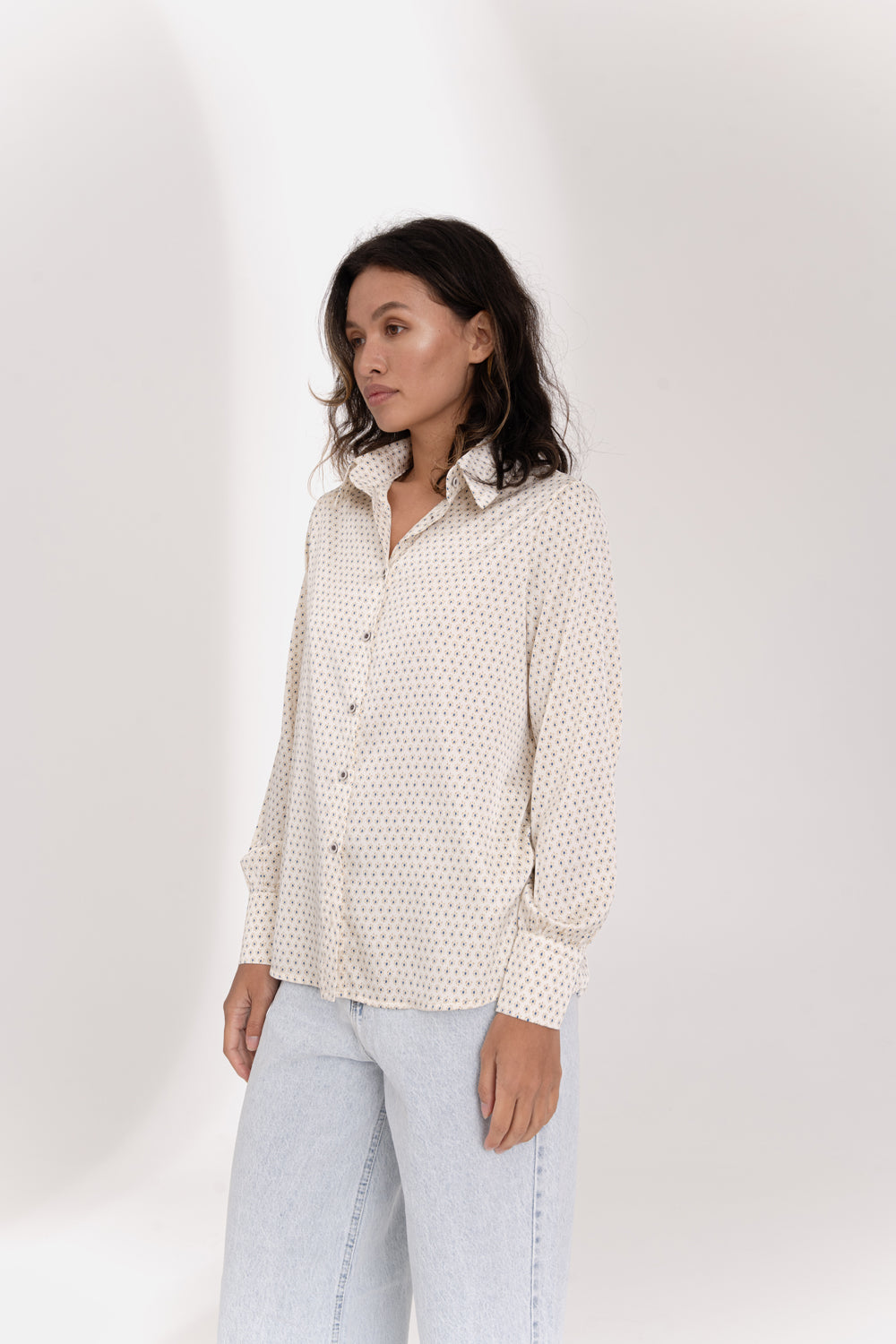 Blusa crema con fi suelto