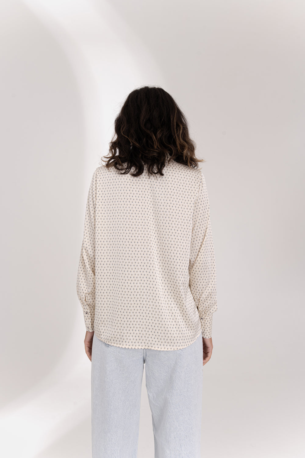 Blusa crema con fi suelto