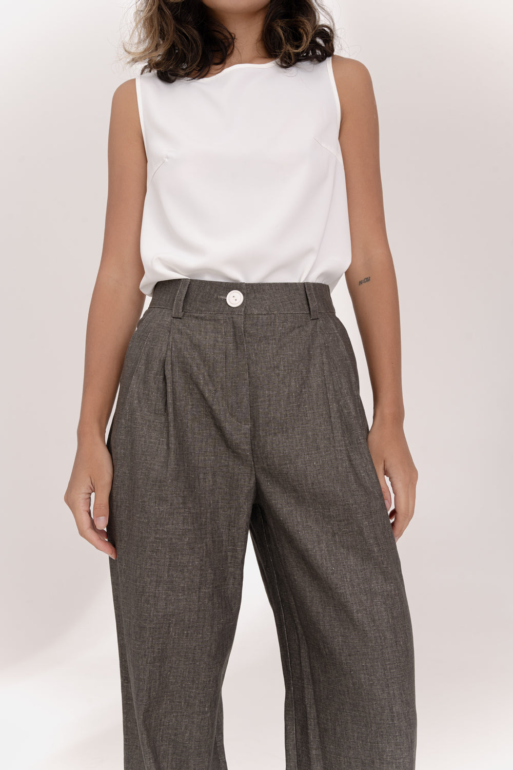 Wide linen trousers in Hazelnut color