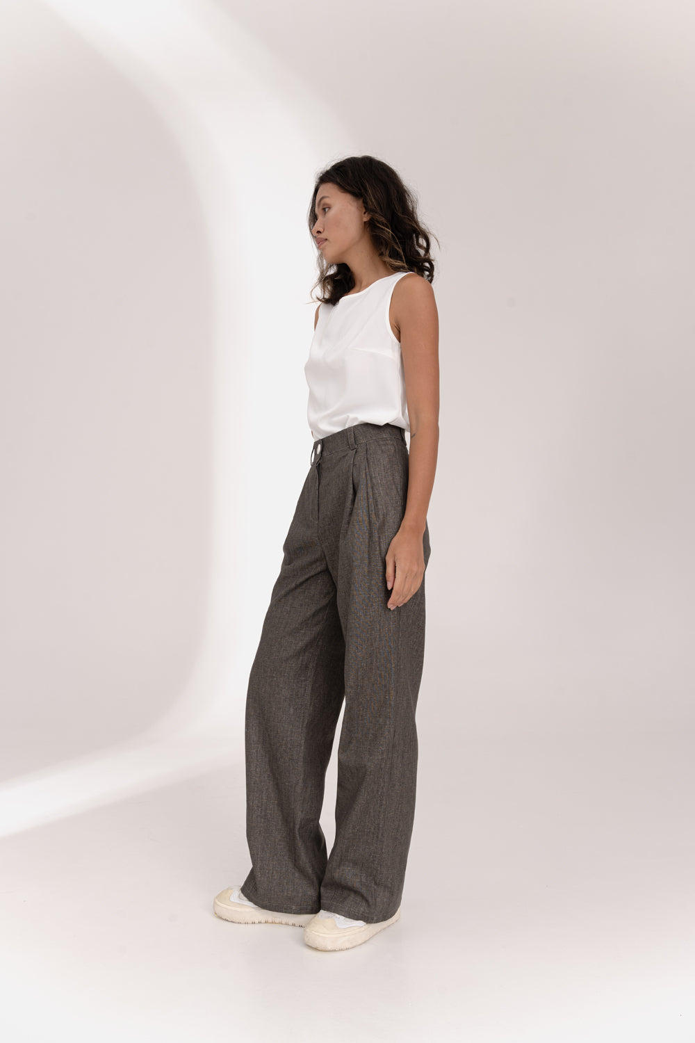 Pantalon large en couleur noisette