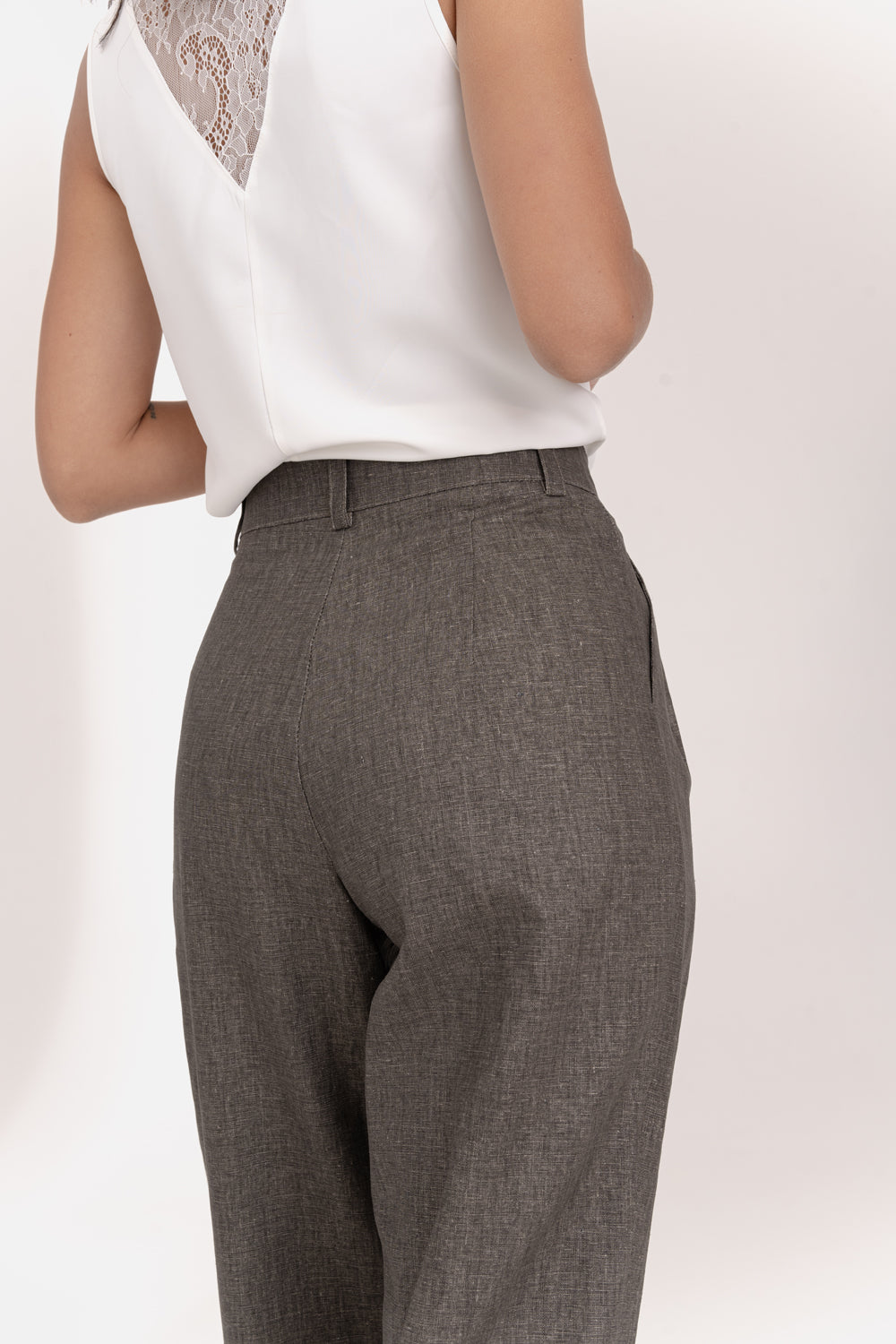 Pantalon large en couleur noisette