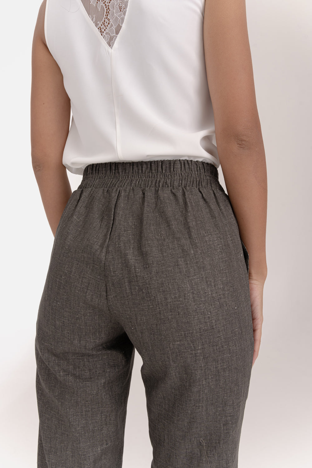 Pantaloni di lino con cintura elastica color nocciola