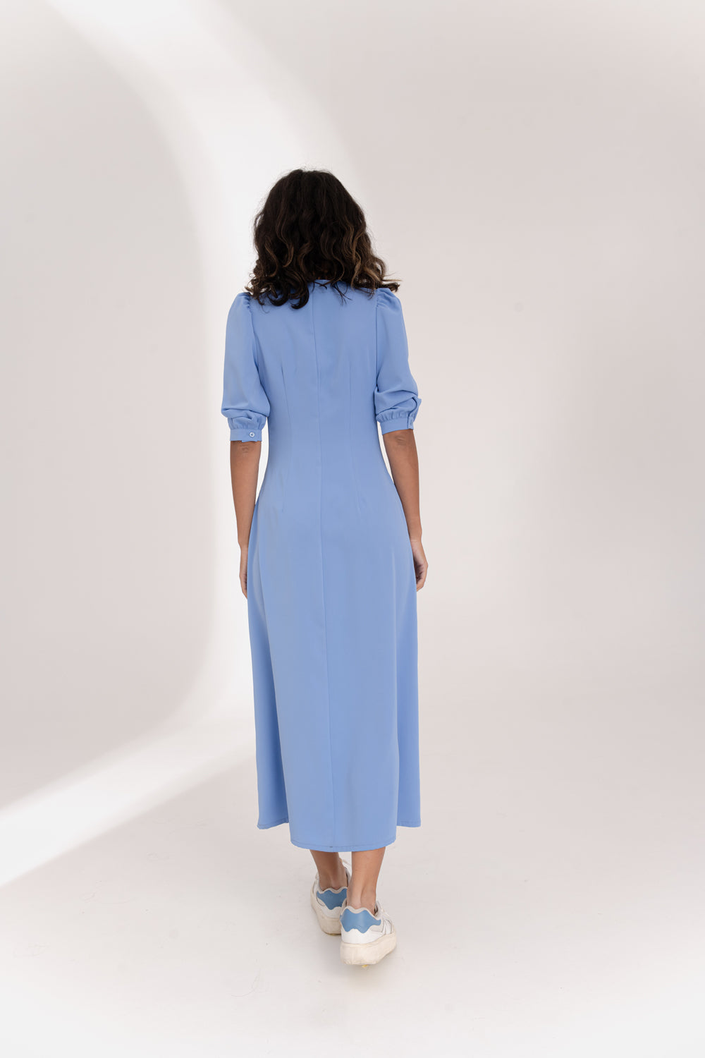 Robe fluide bleu avec déménagement à la chester