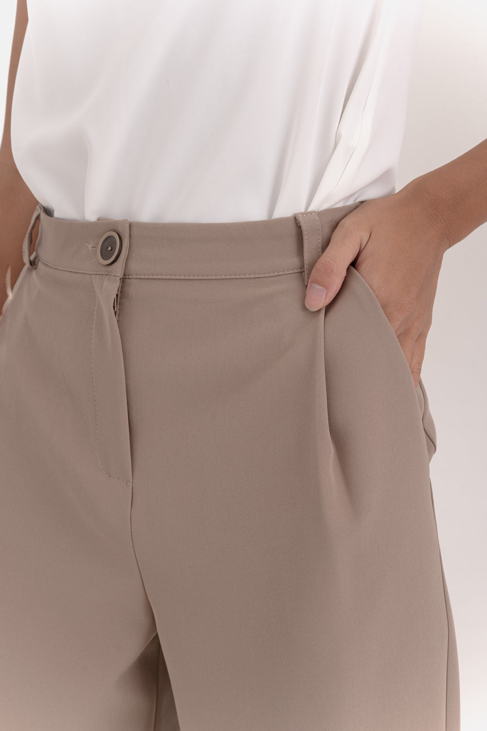 Pantaloni a gamba larga con tasche laterali in colore Mocha