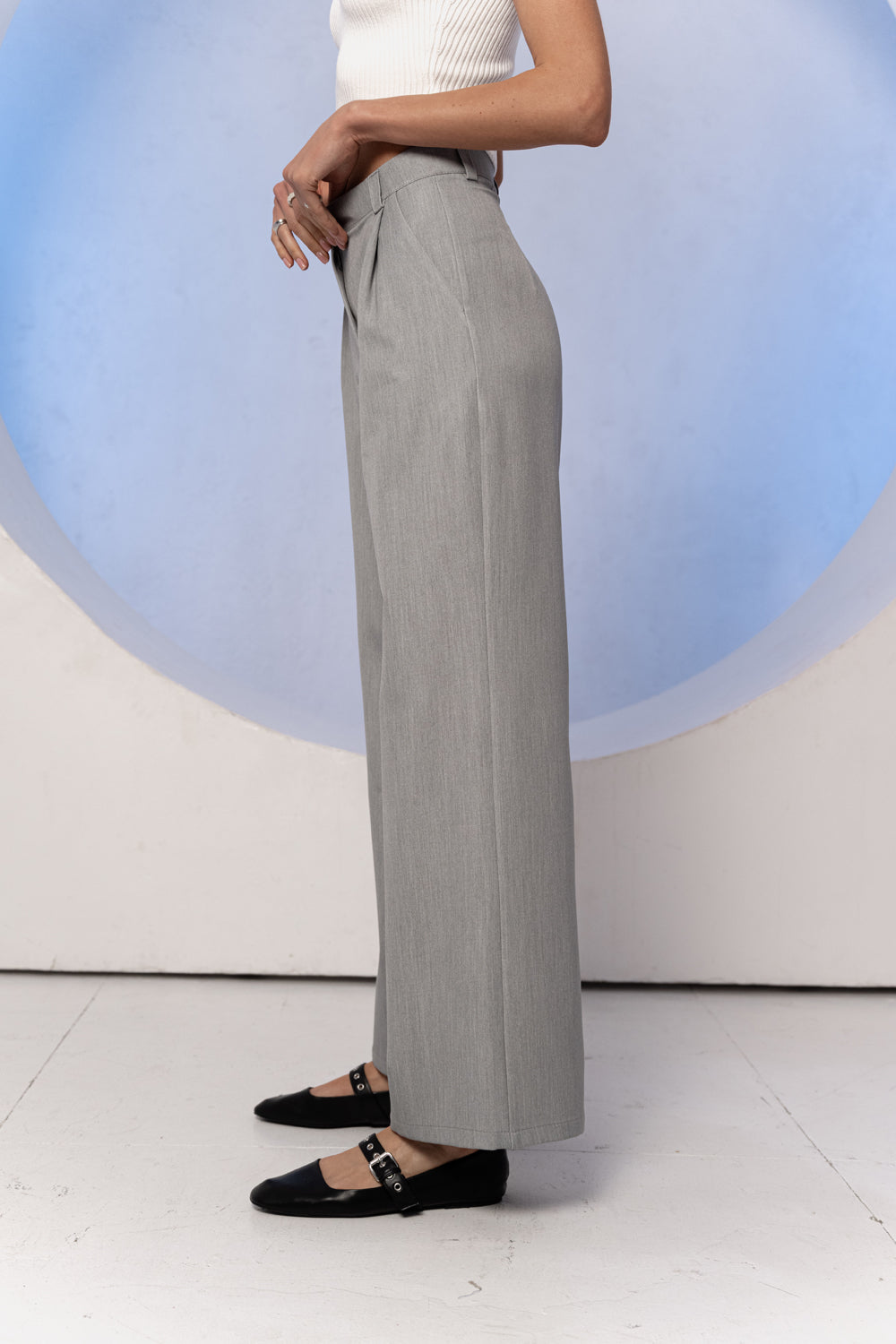 Gray wide leg trousers with a belt