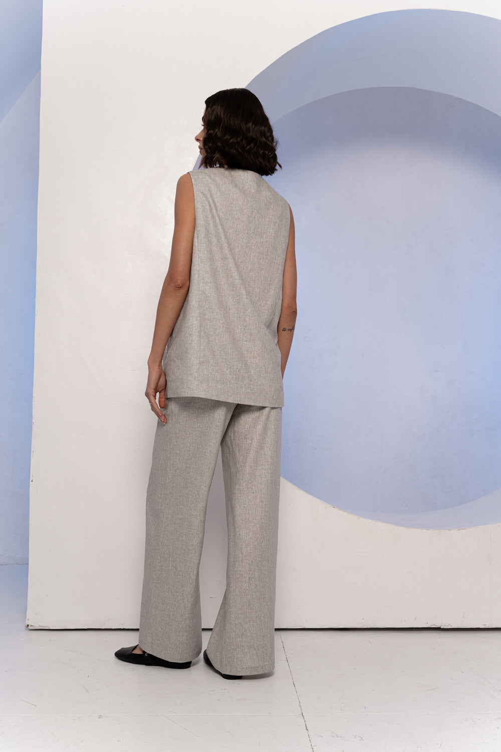 Light gray wide-leg linen trousers with waistband